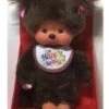 Sekiguchi 242191 - Original Monchhichi Junge, Plüsch-Figur Mit Aufdruck "Happy Birthday" Auf Dem Lätzchen, Kuscheltier Aus Braunem Plüsch, Ca. 20 Cm Groß